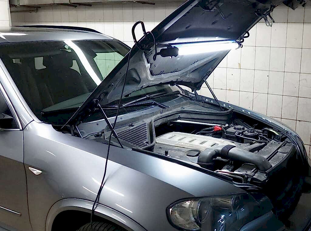 Мойка двигателя автомобиля